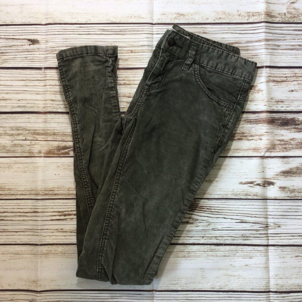 3/$10💕 Free People Green Corduroy Skinny Leg Pants